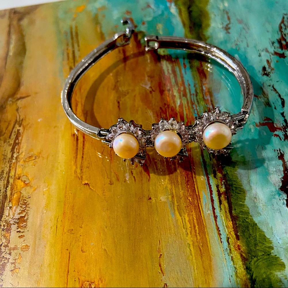 Bangle w/fresh water Pearls cubic zirconias.